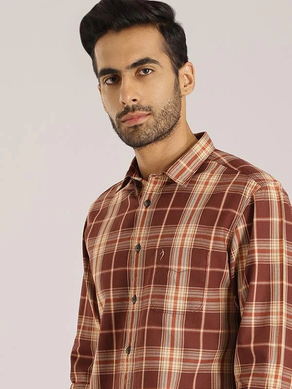 Indian Terrain Men Checkered Maroon Shirt